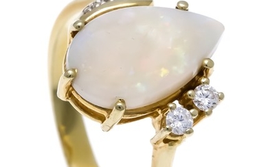 Opal-Brillant-Ring GG 585/000 with a teardrop-shaped milk opal...
