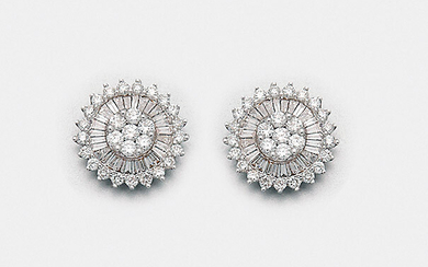 Pair of elegant diamond earrings
