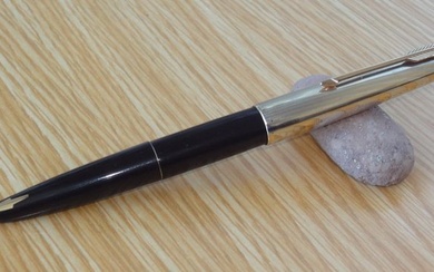 Parker - "61" Mark I Black with Heritage Rainbow cap (Silver & 1/10 12K Gold Filled) GT 14K "M" nib - Fountain pen