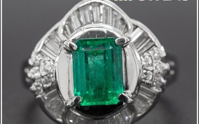 Platinum - Ring - 2.03 ct Emerald - 1.01 ct Diamonds