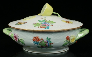 QUEEN VICTORIA HEREND PORCELAIN COVERED DISH