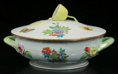QUEEN VICTORIA HEREND PORCELAIN COVERED ENTREE DISH, LEMON FINIAL DIA 10"