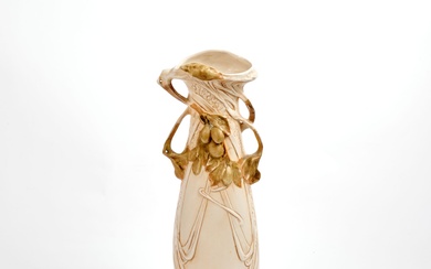 ROYAL DUX (fondée en 1853). Vase balustre... - Lot 105 - Le Floc'h