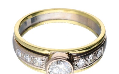 Ring - 18 kt. White gold, Yellow gold - 0.72 tw. Diamond (Natural coloured) - Diamond