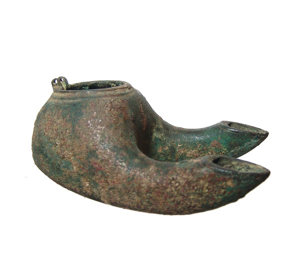 Roman/Byzantine bronze double nozzle oil lamp