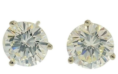 Round Diamond 18k White Gold Stud Earrings