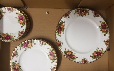 Royal Albert Old Country Roses items to include 6 Side Plate...