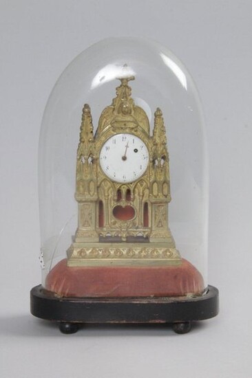 SMALL CATHEDRAL HANGING, in gilt bronze and sheet metal, white enamelled watch face with Arabic numerals, (one eguille is missing) It rests on a red velvet base. Under globe (damaged). 19th century. (Without guarantee of functioning, no key) H : 16 cm...