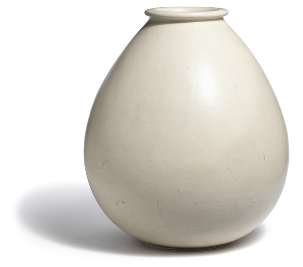 Saxbo: Stoneware floor vase decorated with greyish white glaze. Made and marked by Saxbo, Danmark. Made 1937–1949. H. 42 cm.
