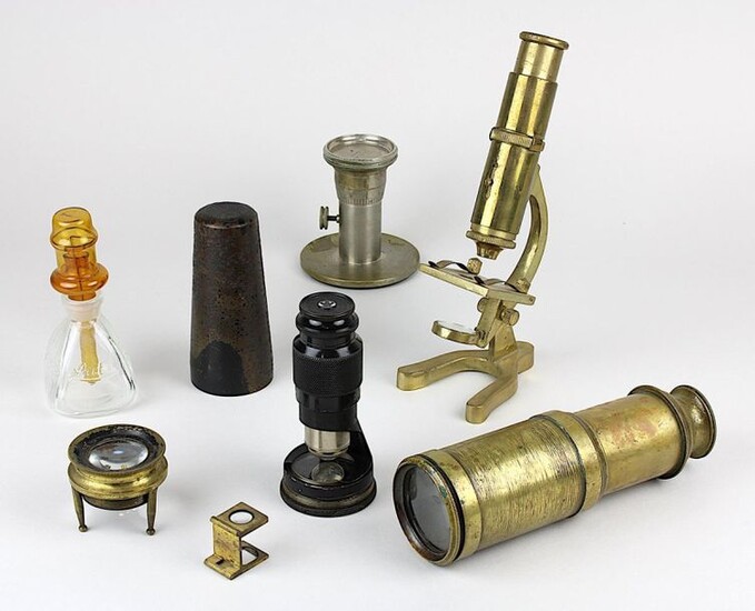 Set of optical instruments and microscopes and accessories, 19th - 1st half of the 20th century, mostly brass and metal, consisting of: small microscope, Crihidn and Brass London, h: 19 cm; small pocket microscope model TAMI, marked Hensoldt Wetzlar...
