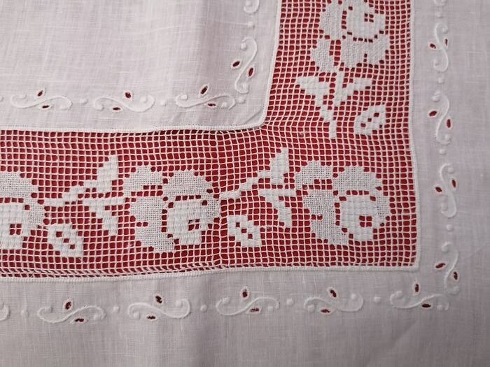 Spectacular!! Pure linen sheet with very fine Filet embroidery completely by hand - Linen