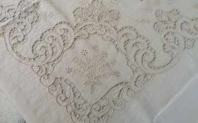 Spectacular!! pure linen tablecloth x 12 with hand Intaglio and Full Stitch embroidery - 265 x 175 cm - Linen - 21st century