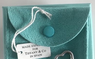 Tiffany & Co.: A heart pendant of sterling silver. Designed by Elsa Peretti for Tiffany & Co. App. 1×1.5 cm.