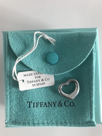 Tiffany & Co.: A heart pendant of sterling silver. Designed by Elsa Peretti for Tiffany & Co. App. 1×1.5 cm.