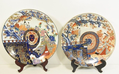 Two dishes Japan, 19th century (Dia: 40cm)