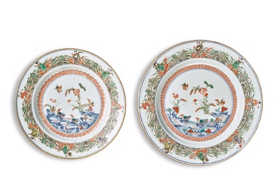 Two famille-verte 'mandarin ducks and lotus' dishes, Qing dynasty, Kangxi period | 清康熙 五彩荷塘鴛鴦紋盤一組兩件