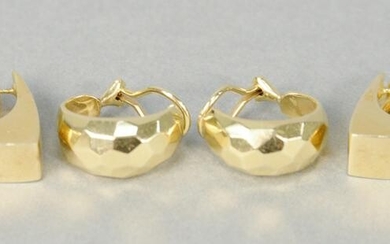 Two pairs of 14 karat gold earrings, 19.9 grams.