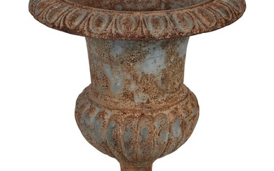 VICTORIAN CAST IRON URN America, Late 19th/Early 20th Century Height 30". Diameter at top 22".