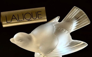 Vintage Etch Signed Lalique France Frosted Crystal Sparrow Bird Figurine