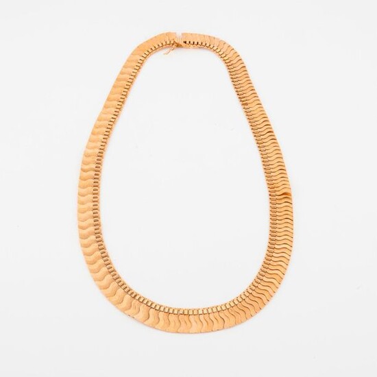 Yellow gold necklace (750) with articulated wave links,...
