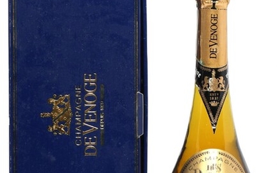1 bt. Champagne “Vin des Princes”, De Venoge 1982 A (hf/in). Oc....