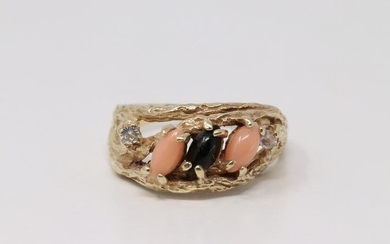14Kt Yellow Gold Vintage Coral/Onyx/Diamond Ring.