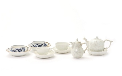 Samling Meissen porcelæn bestående af to par kopper, tekande, flødekande sættebakke af udekoreret porcelæn med æbleblomster i relief samt to par. Tyskland.