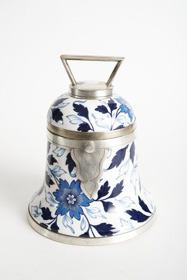 19TH CENTURY FRENCH BLUE AND WHITE LIDDED VESSEL, H.23CM, LEONARD JOEL LOCAL DELIVERY SIZE: SMALL