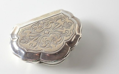 19th century Continental Parcel Gilt 800 Silver Snuff Box, Hand chased details