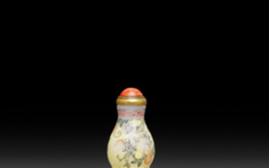 A very rare yellow ground and famille rose enameled miniature gourd-form glass snuff bottle