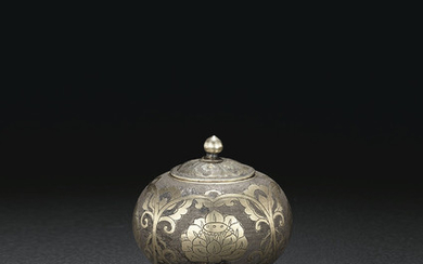 A VERY RARE AND FINELY ENGRAVED PARCEL-GILT SILVER JAR AND COVER, TANG DYNASTY (AD 618-907)