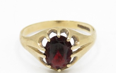 9ct gold oval garnet single stone ring (2.2g) Size T