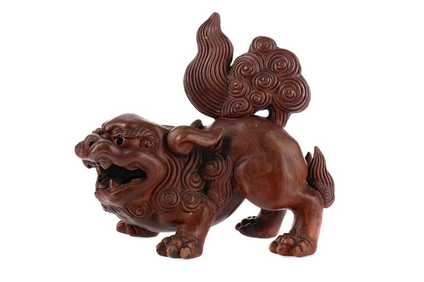 A 20TH CENTURY CHINESE TERRACOTTA FIGURE OF A FOE DOG