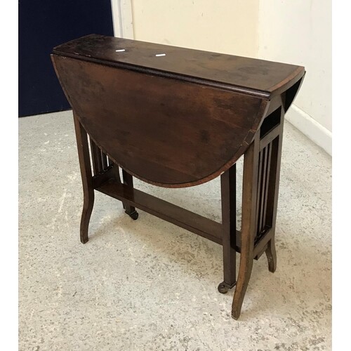 A 20th Century Georgian style mahogany drop leaf table, the ...
