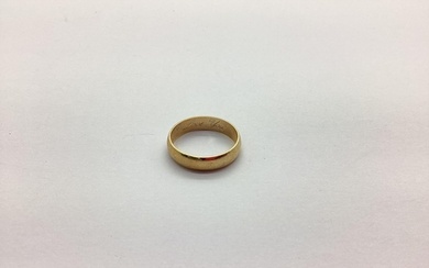 A 9ct Gold Plain Wedding Band, inner engraved "I Love You" (...