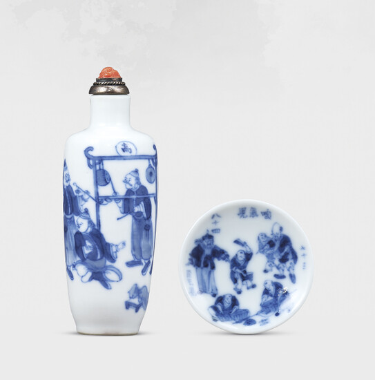 A BLUE AND WHITE PORCELAIN ‘STREET VENDOR’ SNUFF BOTTLE, DAOGUANG FOUR-CHARACTER MARK IN UNDERGLAZE BLUE AND OF THE PERIOD (1821-1850)