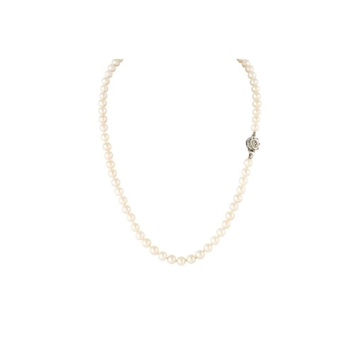 A CULTURED PEARL NECKLACE, with a sterling silver clasp