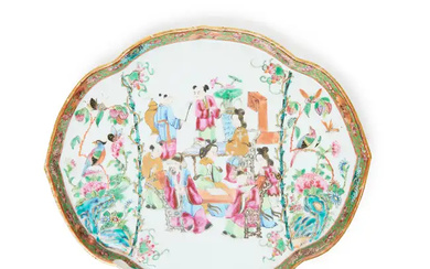 A Chinese Canton famille rose quadrilobed tray Qing dynasty, 19th century Painted...