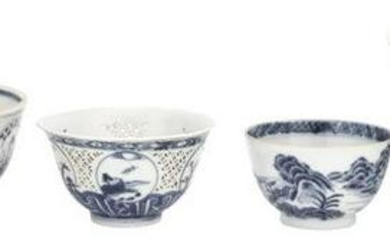 A Chinese Export Blue and White Porcelain Spouted and