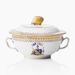 A Chinese sauce tureen and cover with a Swedish crest
