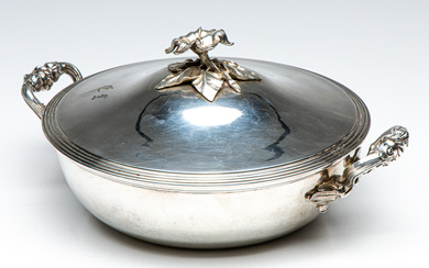 A Christofle silverplated tureen with flower finial (L:28.5cm) Condition -...