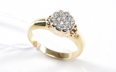 A DIAMOND DRESS RING TOTALLING 0.12CTS, IN 9CT GOLD, SIZE P, 4GMS