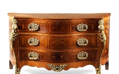 A FINE GEORGE II ENGLISH MARQUETRY COMMODE IN THE MANNER OF ...