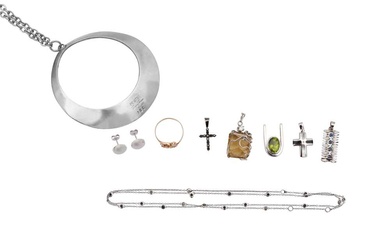 A GROUP LOT OF JEWELLERY