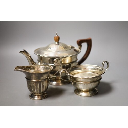 A George V silver circular three piece tea set, Birmingham, ...