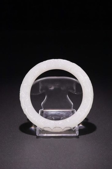 A HETIAN JADE BANGLE WITH STORY CARVE