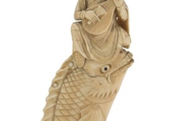 A JAPANESE MARINE IVORY SCULPTURE DEPICTING BENZAITEN. LATE 19TH CENTURY.
