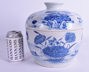 A LARGE 19TH CENTURY CHINESE BLUE AND WHITE BOWL AND