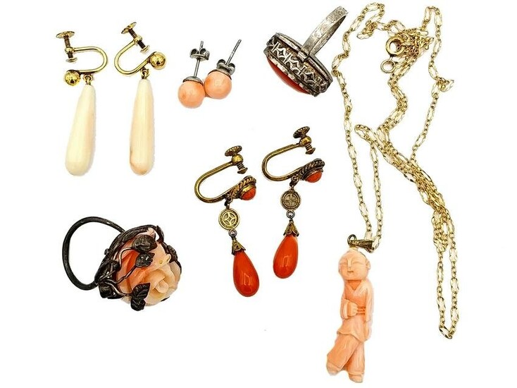 A LOT OF CHINESE ART DECO STYLE CORAL JEWELRY