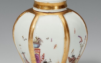A Meissen porcelain tea caddy with chinoiserie decor